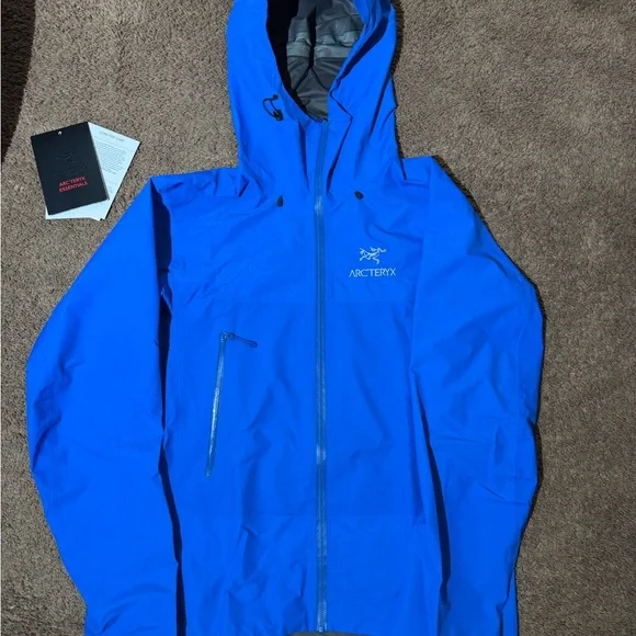 Blue Raincoat with High Collar and Streamlined Silhouette